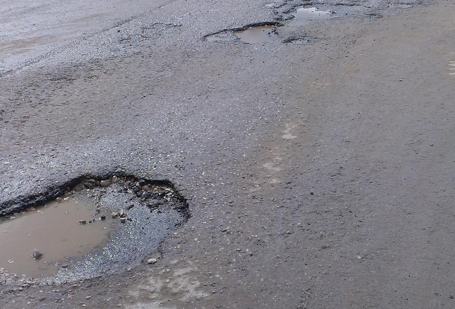 Дніпропетровців підозрюють в завищенні цін на будматеріали при ремонті доріг у Бердянську