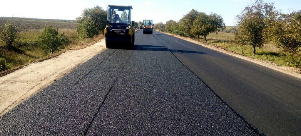 Ремонт дорожнього полотна на трасі Василівка - Бердянськ добігає кінця