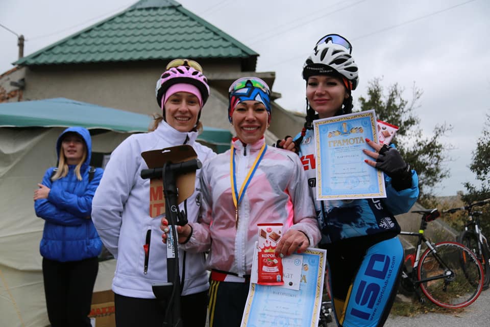 Александр Литвиненко и Наталья Курзанова из Запорожья выиграли велогонку на Бердянской косе