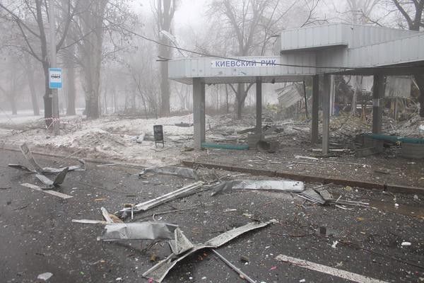 В Донецке снаряд попал в остановку