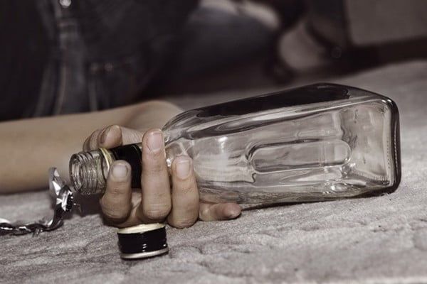 В Запорожской области 8 человек отравились суррогатным алкоголем