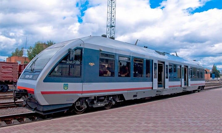 Укрзализныця планирует запустить рельсовый автобус для перевозки пассажиров на отдых в Бердянск