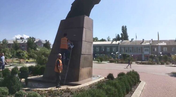 Війна з плакатами. В мерії налаштовані рішуче і категорично проти постерів з Віталієм Олешко