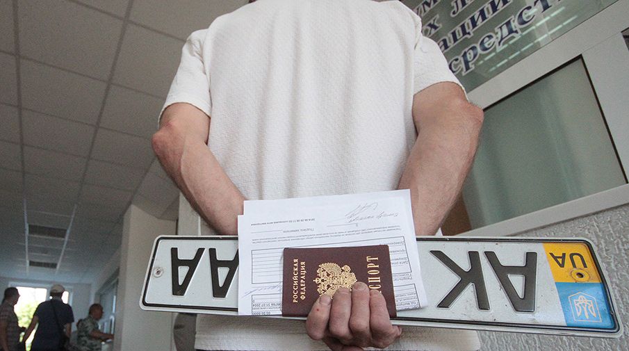 В Крыму лишили прав более 200 водителей с украинскими номерами