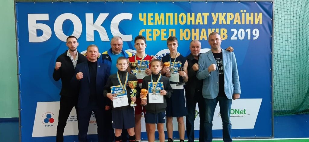 Богдан Чепрасов и Глеб Каретников стали чемпионами Украины по боксу среди юниоров