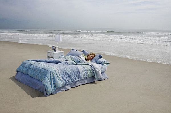 «Сладкая парочка» неудачно заснула на пляже