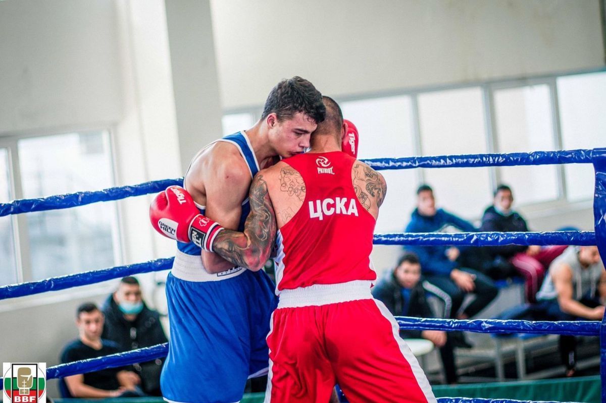Даниил Горячий из Бердянска - обладатель серебряной медали чемпионата Болгарии по боксу