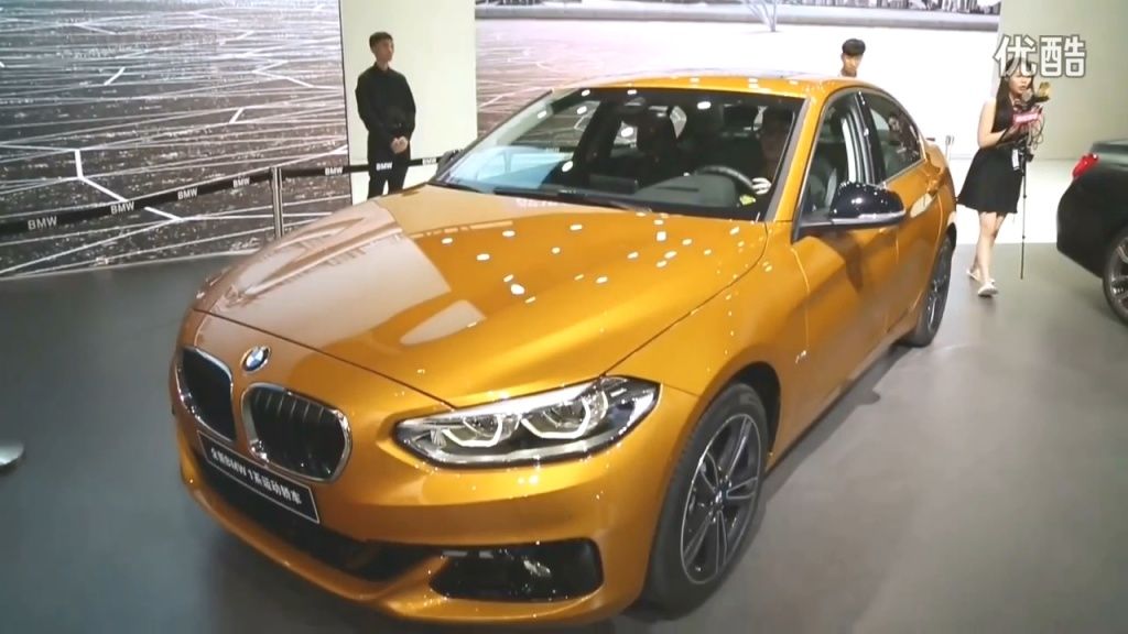В Китае официально дебютировал седан BMW 1-Series - Видео и фото 