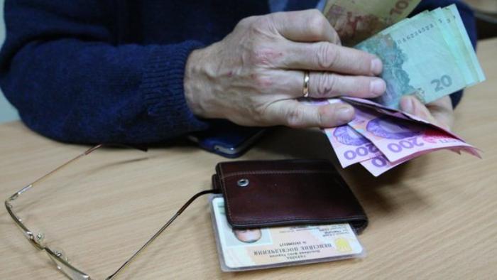 Украинцам повысят пенсии: кому положен перерасчет с 1 января