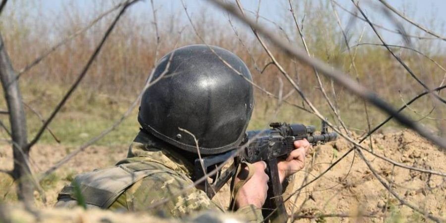 У зоні ООС внаслідок обстрілів загинув український військовий, ще один поранений