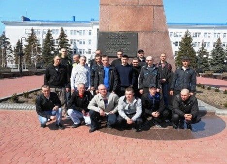 Зэки на прогулке