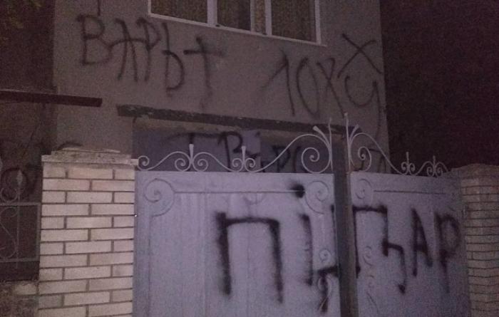 Полиция пока так и не нашла подозреваемых в нападении на дом Григория Горячева