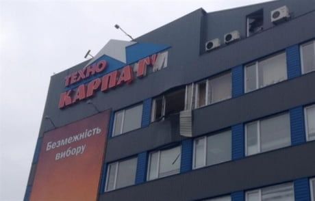 В Мукачево из гранатомета обстреляли магазин в торговом центре