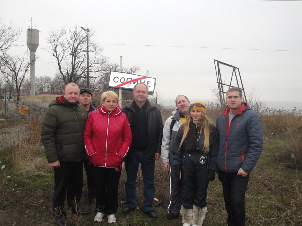 Бердянские волонтеры посетили украинских военных в районе с. Широкино и поздравили их с наступающим Новым годом