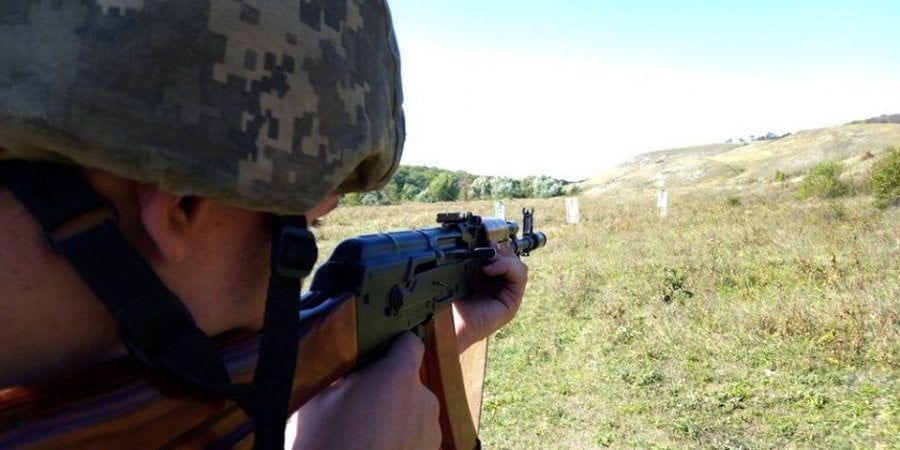 На Донбасі загинув один український військовий, ще троє постраждали