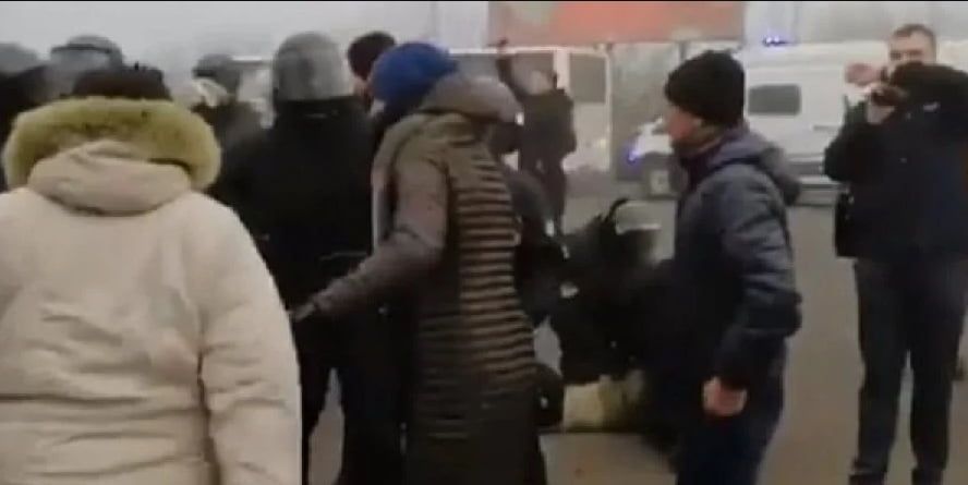 У Полтавській області відбулися сутички місцевих жителів з поліцією через чутки про розміщення евакуйованих з Китаю українців