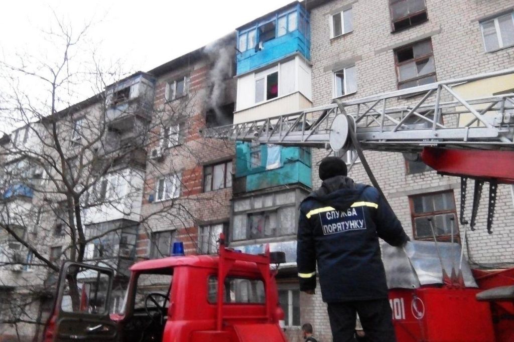 В Бердянске ужасный пожар в общежитии по ул. Европейской. Три человека спасены, один – погиб