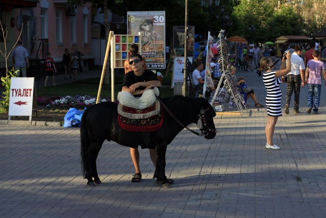 на приморской площади в Бердянске 2012