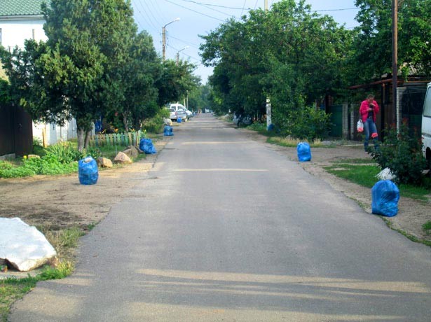 Мусорные пакеты в ряд