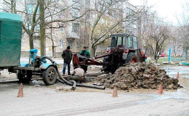 Водоканал ремонтирует