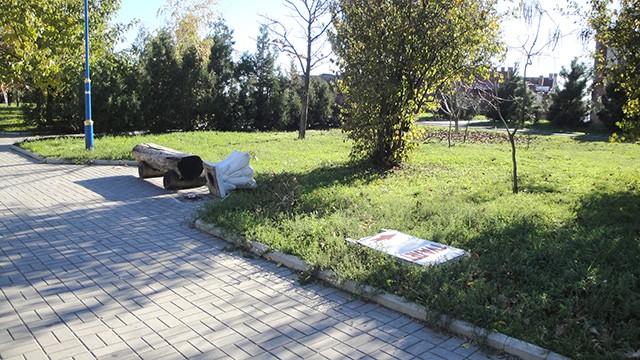 вандалы на Приморской площади в Бердянске