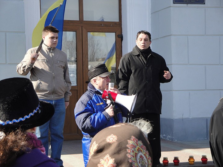 Митинг под окнами исполкома