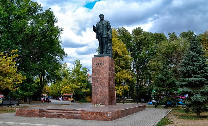 Памятник Ленину в Бердянске