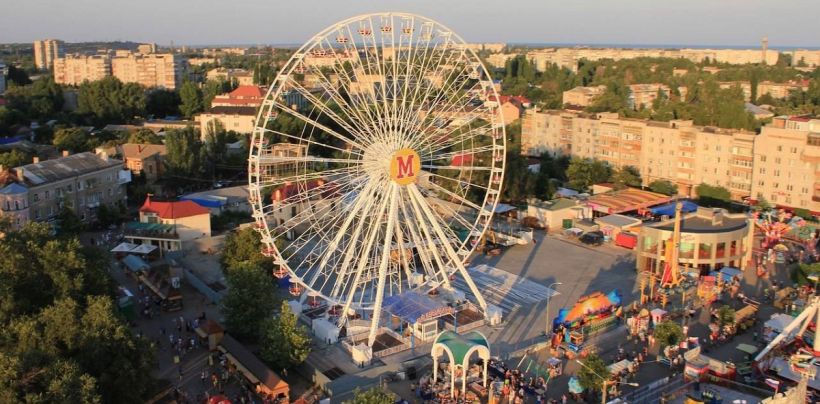 Бердянское колесо обозрения с высоты птичьего полета