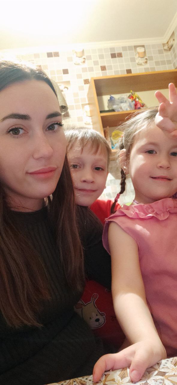 Юлія з дітьми
