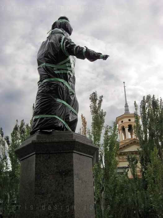 Памятник Графу Воронцову перед открытием
