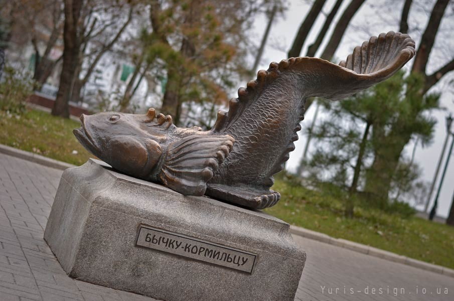 Памятник бычку-кормильцу в Бердянске