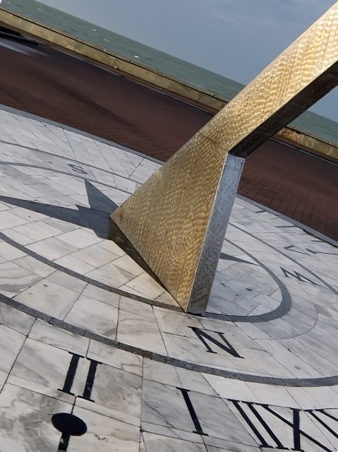 солнечные часы в Бердянске