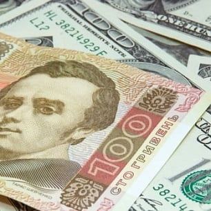 Украинцы массово бросились сдавать доллар