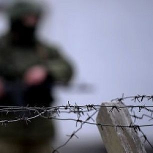 Украина временно закроет все пункты пропуска на границе с Россией
