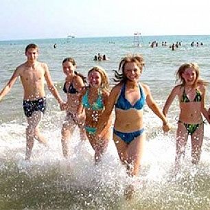 Почти 200 бердянских детей летом бесплатно отдохнули на море