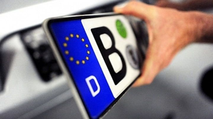 Украина закроет границу для ввоза незаконных авто с еврономерами