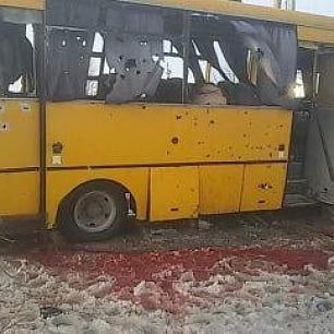 Боевики под Волновахой накрыли артиллерией рейсовый автобус: 23 жертвы