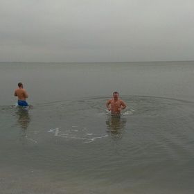 Бердянцы начали отмечать Крещение погружением в зимнее море