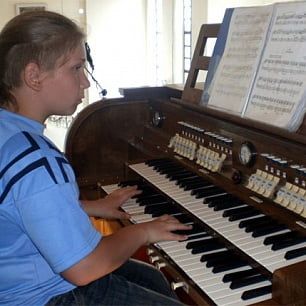 Музыкальная школа провела урок на органе в костеле