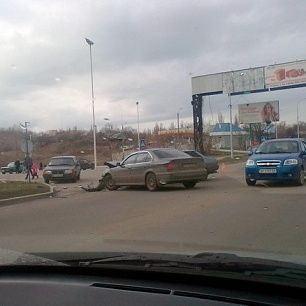 ДТП возле АМСТОРа, при столкновении BMW и ВАЗ пострадала молодая девушка