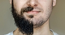 Заголовок: Возвращение мужской бороды: модный тренд и его сложности