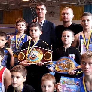 Бердянские боксеры успешно выступили на чемпионате Дзензерука