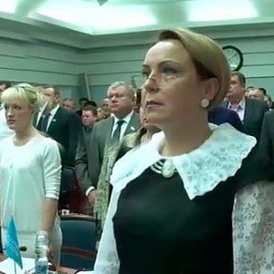 Мэр и депутаты Бердянска не знают слов Национального гимна Украины