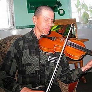 Известный запорожский музыкант, которого обвинили в убийстве матери, вышел на свободу из Бердянской колонии