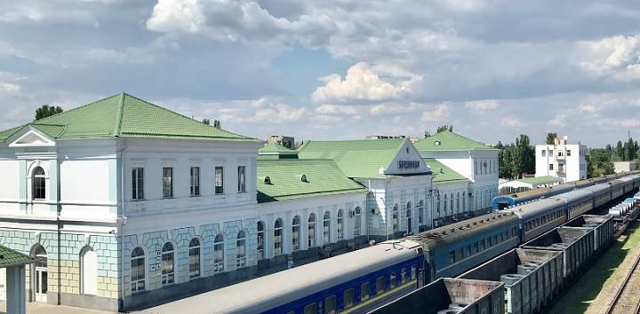 За лето в Бердянск по железной дороге прибыло 166094 человека. Это чуть меньше, чем год назад