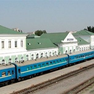 Бердянский поезд два часа колесит по Запорожью