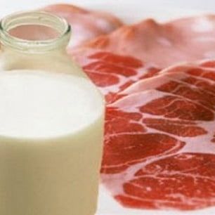 Рада отменила запрет на продажу с 1 января 2015г домашней мясомолочной продукции на рынках