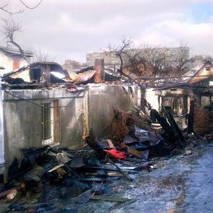 В Бердянске четыре человека едва не погибли во время пожара