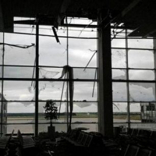 В зданиях донецкого аэропорта продолжаются бои