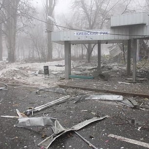 В Донецке снаряд попал в остановку